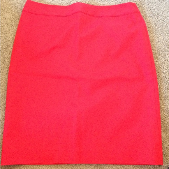 LIZ CLAIRBORNE vibrant red pencil skirt - Picture 4 of 4